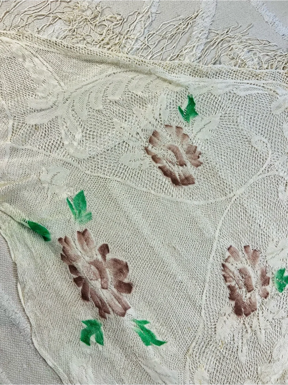 Vintage cream triangular